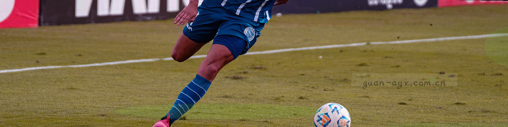 深蓝底色上的抽象几何线条与条款说明文字组合，橙色与金色分割线强化页面结构